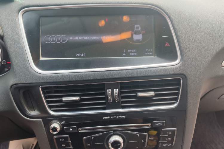Used Audi Q5 2017 Plus 40 TFSI Technology Model Audio And AC Panel