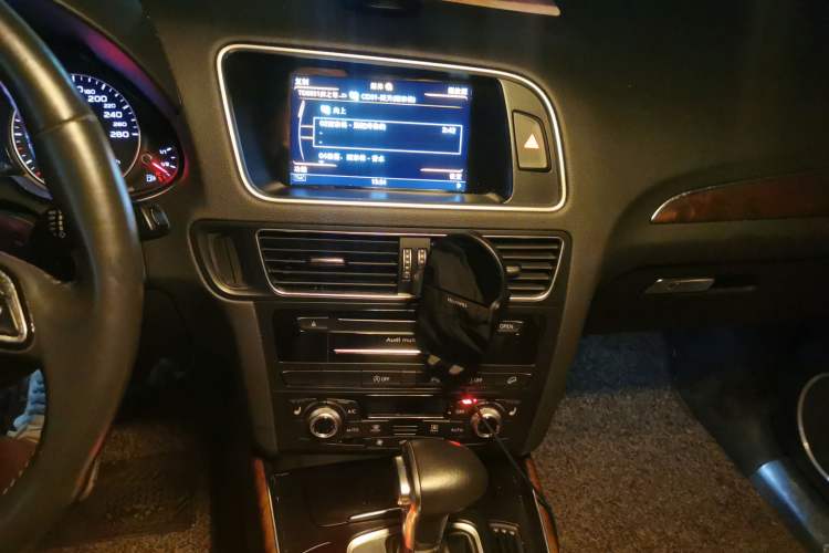 Used Audi Q5 2017 Plus 40 TFSI Technology Model Audio And AC Panel
