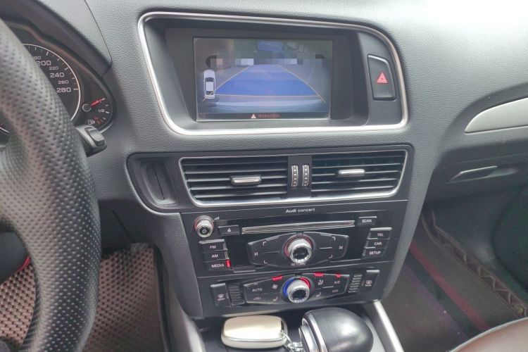 Used Audi Q5 2017 Plus 40 TFSI Ambition Model Audio And AC Panel
