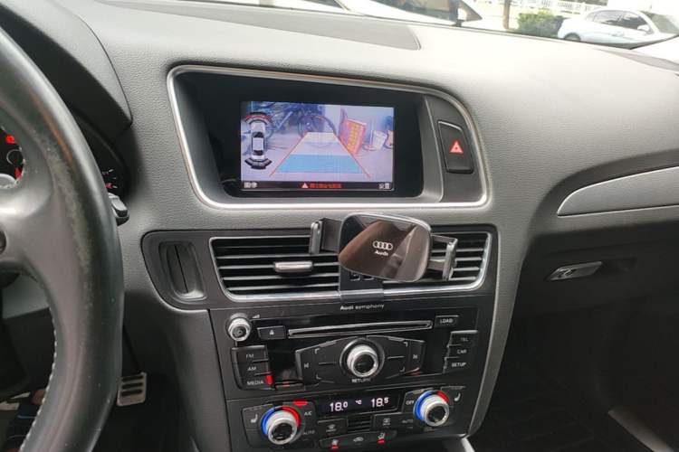 Used Audi Q5 2017 40 TFSI Technology Edition Audio And AC Panel