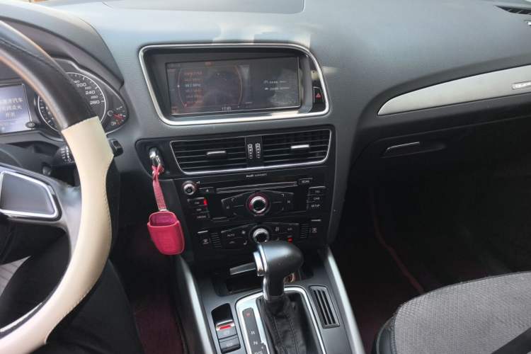Used Audi Q5 2017 Plus 40 TFSI Ambition Model Audio And AC Panel