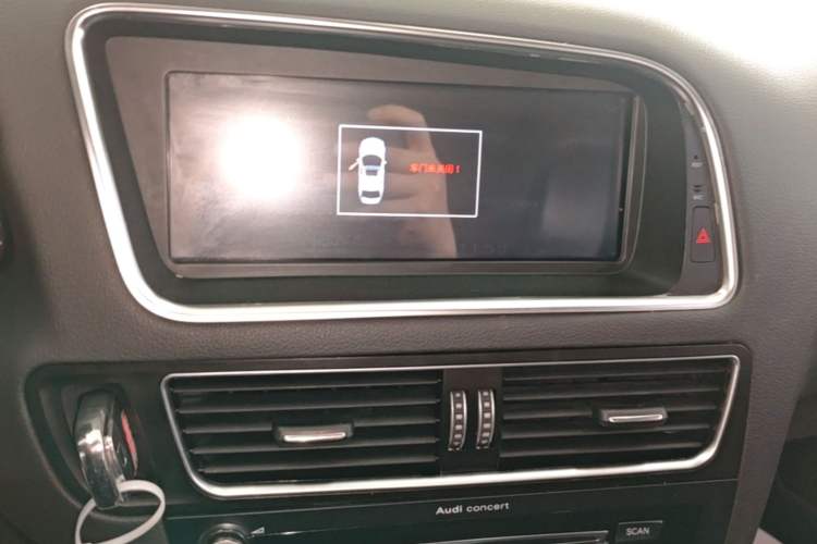 Used Audi Q5 2017 40 TFSI Ambition Edition Audio And AC Panel