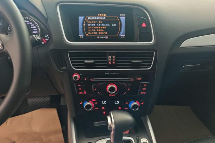 Used Audi Q5 2017 Plus 40 TFSI Technology Model Audio And AC Panel
