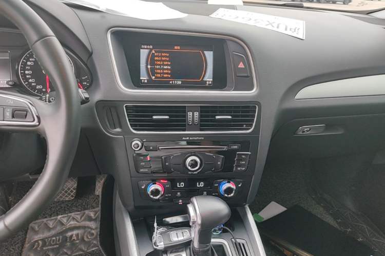 Used Audi Q5 2017 Plus 40 TFSI Technology Model Audio And AC Panel