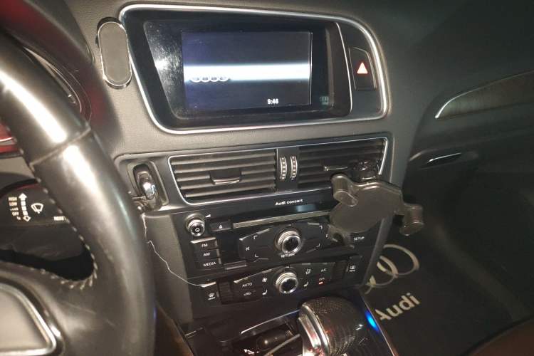 Used Audi Q5 2017 Plus 40 TFSI Ambition Model Audio And AC Panel