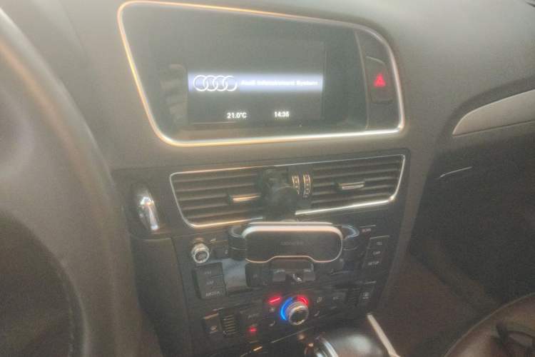 Used Audi Q5 2017 Plus 40 TFSI Ambition Model Audio And AC Panel