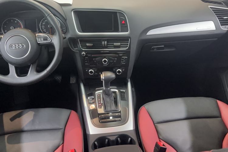 Used Audi Q5 2017 Plus 40 TFSI Technology Model Audio And AC Panel