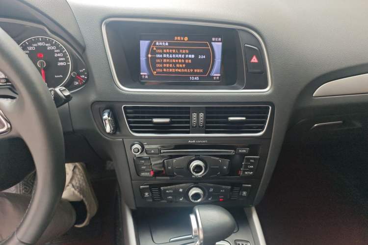 Used Audi Q5 2017 Plus 40 TFSI Ambition Model Audio And AC Panel