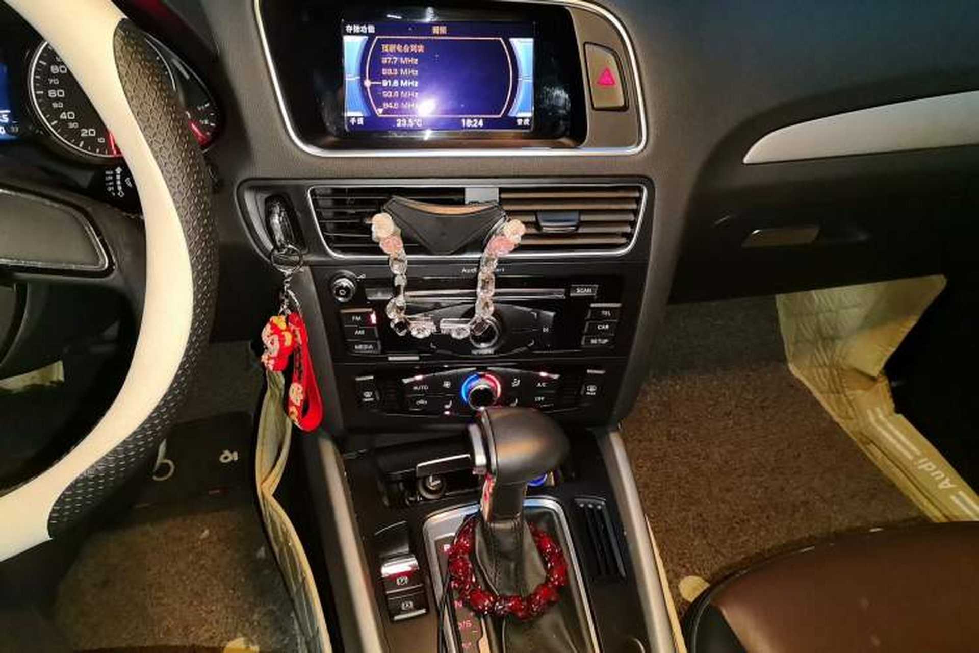 Used Audi Q5 2017 Plus 40 TFSI Ambition Model Audio And AC Panel
