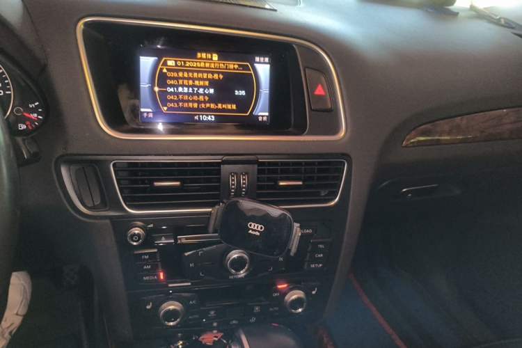 Used Audi Q5 2017 Plus 40 TFSI Technology Model Audio And AC Panel