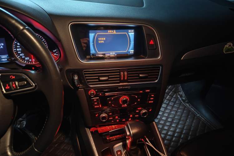 Used Audi Q5 2017 40 TFSI Technology Edition Audio And AC Panel