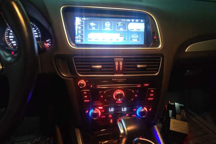Used Audi Q5 2017 40 TFSI Technology Edition Audio And AC Panel