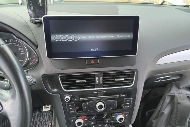 Used Audi Q5 2017 40 TFSI Technology Edition Audio And AC Panel