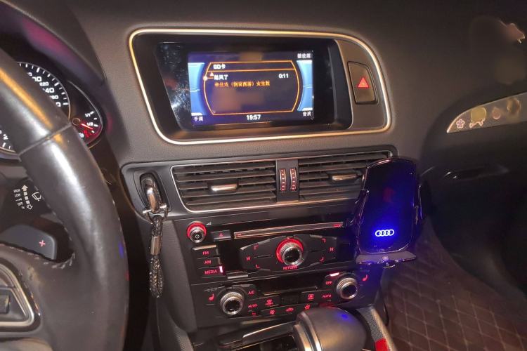 Used Audi Q5 2017 40 TFSI Technology Edition Audio And AC Panel