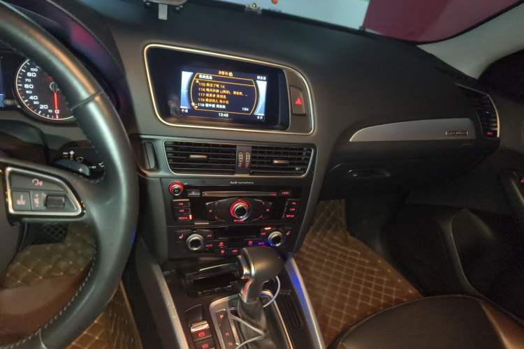Used Audi Q5 2017 40 TFSI Technology Edition Audio And AC Panel