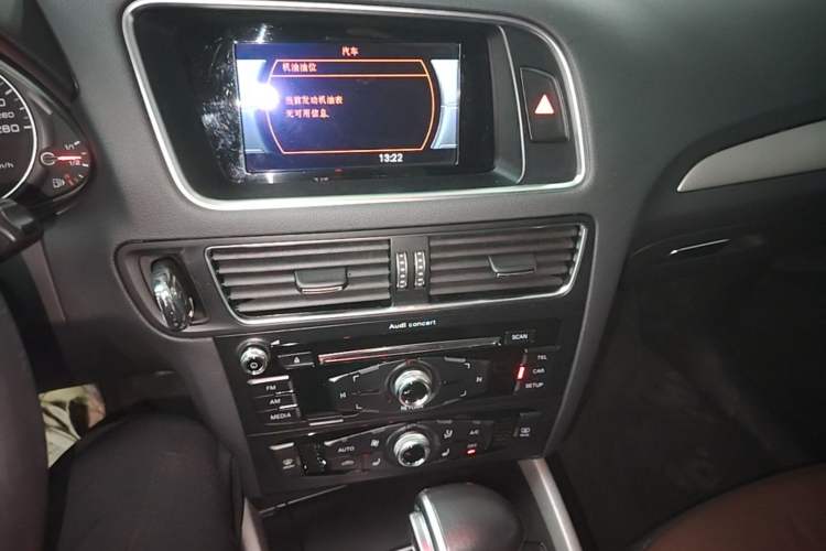Used Audi Q5 2017 Plus 40 TFSI Ambition Model Audio And AC Panel
