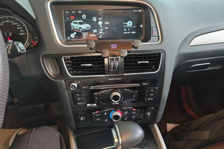 Used Audi Q5 2017 Plus 40 TFSI Technology Model Audio And AC Panel