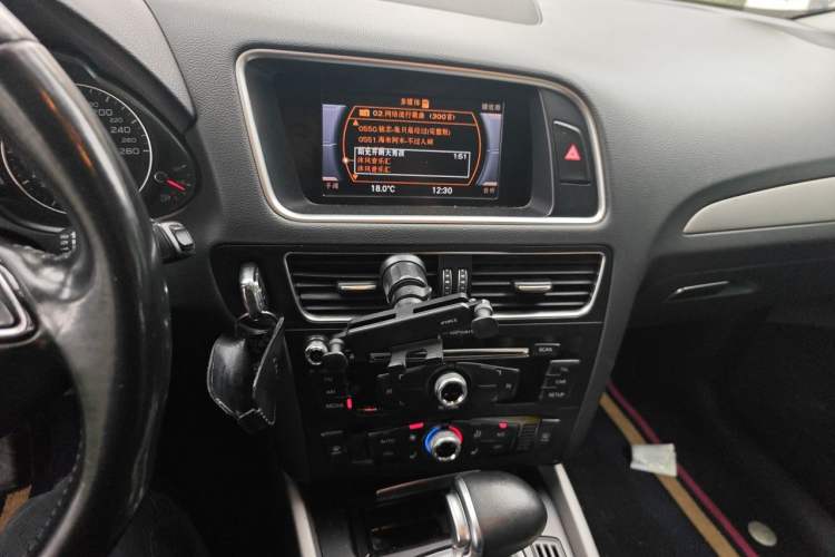 Used Audi Q5 2017 40 TFSI Ambition Edition Audio And AC Panel