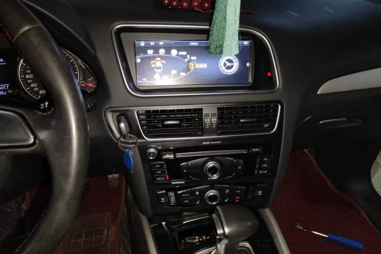 Used Audi Q5 2017 40 TFSI Ambition Edition Audio And AC Panel