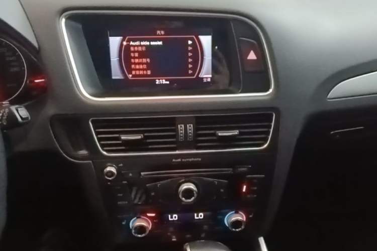 Used Audi Q5 2017 Plus 40 TFSI Technology Model Audio And AC Panel