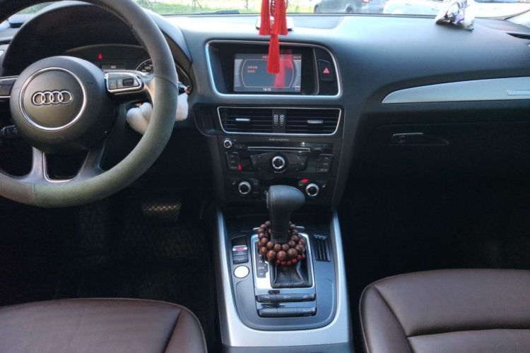 Used Audi Q5 2017 40 TFSI Technology Edition Audio And AC Panel