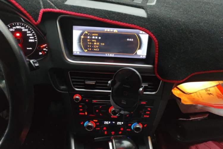 Used Audi Q5 2017 40 TFSI Technology Edition Audio And AC Panel
