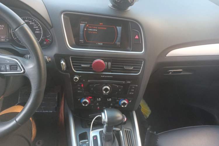 Used Audi Q5 2017 Plus 40 TFSI Technology Model Audio And AC Panel