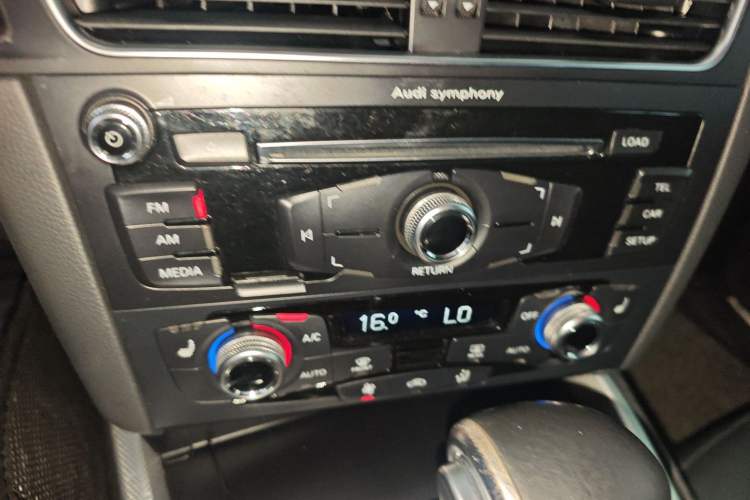 Used Audi Q5 2017 40 TFSI Technology Edition Audio And AC Panel