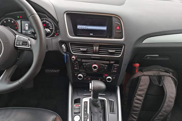 Used Audi Q5 2017 Plus 40 TFSI Technology Model Audio And AC Panel