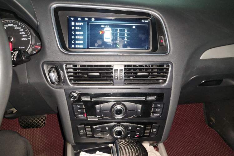 Used Audi Q5 2017 Plus 40 TFSI Ambition Model Audio And AC Panel