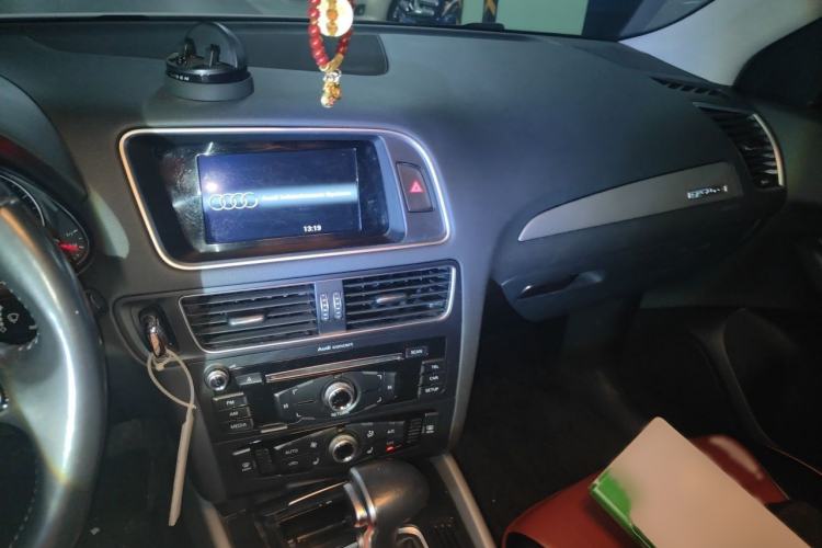 Used Audi Q5 2017 40 TFSI Ambition Edition Audio And AC Panel