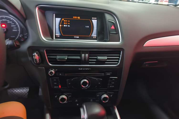 Used Audi Q5 2017 Plus 40 TFSI Technology Model Audio And AC Panel