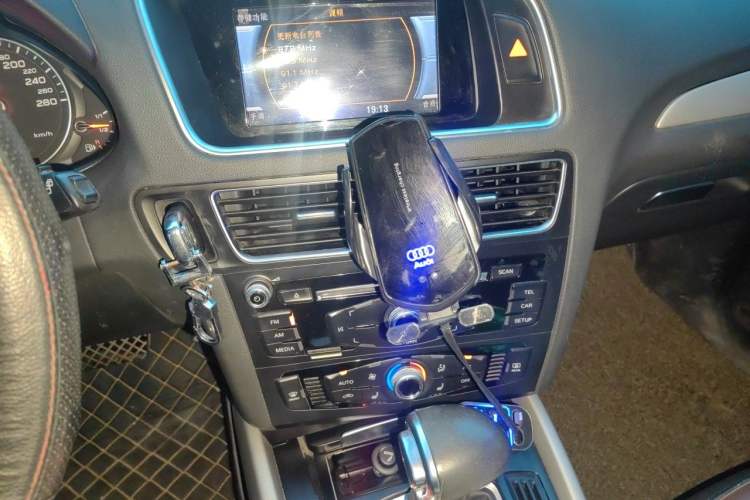 Used Audi Q5 2017 Plus 40 TFSI Ambition Model Audio And AC Panel