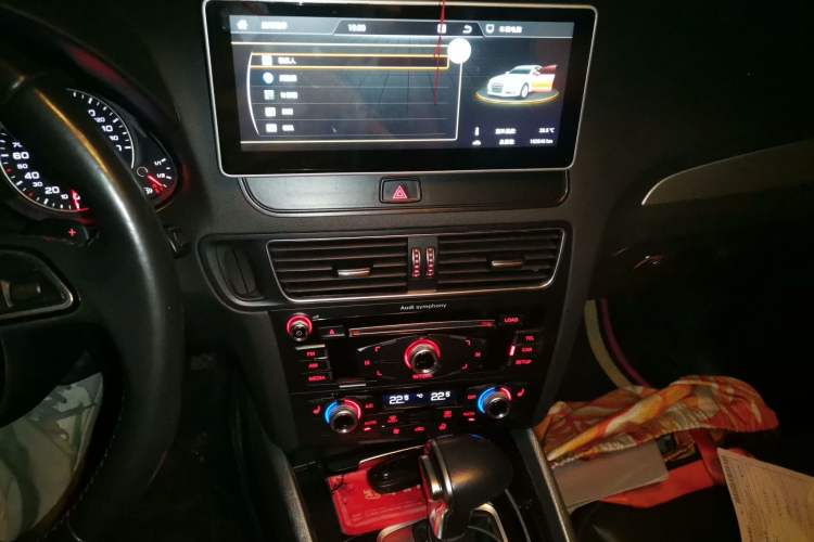 Used Audi Q5 2017 40 TFSI Technology Edition Audio And AC Panel