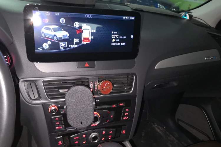 Used Audi Q5 2017 40 TFSI Ambition Edition Audio And AC Panel