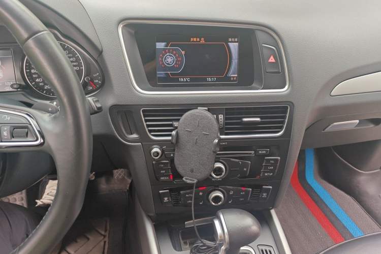 Used Audi Q5 2017 Plus 40 TFSI Ambition Model Audio And AC Panel