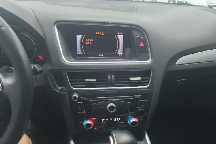 Used Audi Q5 2017 40 TFSI Technology Edition Audio And AC Panel