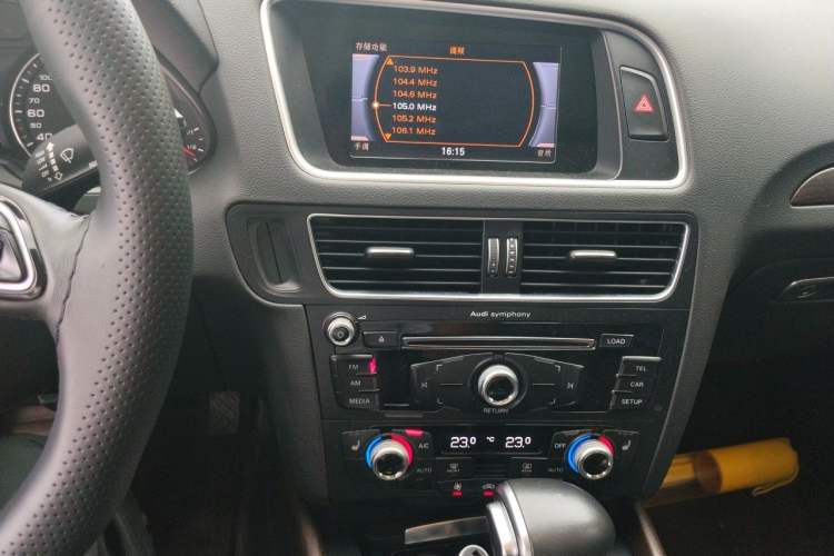Used Audi Q5 2017 Plus 40 TFSI Technology Model Audio And AC Panel