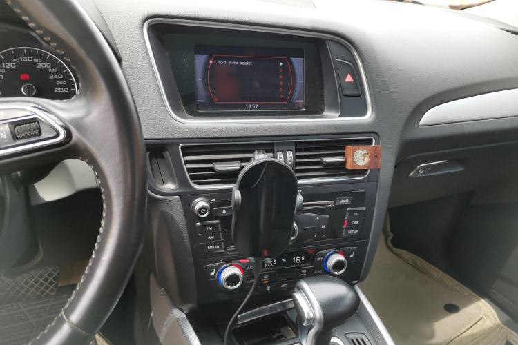 Used Audi Q5 2017 Plus 40 TFSI Technology Model Audio And AC Panel