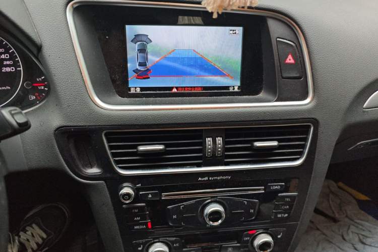 Used Audi Q5 2017 40 TFSI Technology Edition Audio And AC Panel