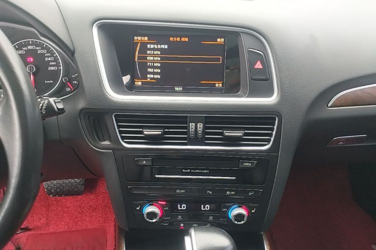 Used Audi Q5 2017 40 TFSI Comfort Model Audio And AC Panel