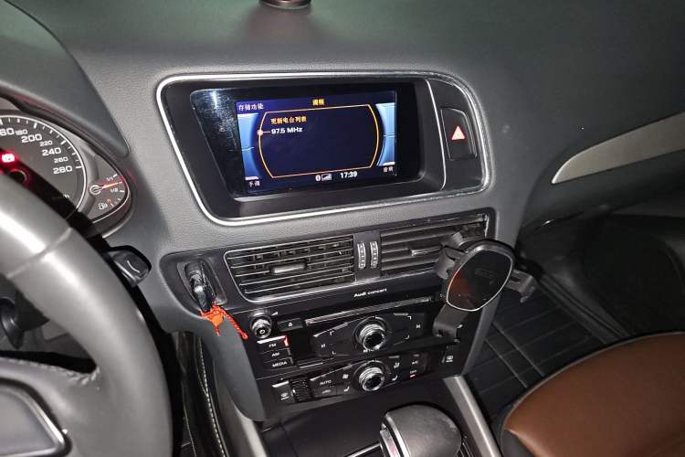 Used Audi Q5 2017 Plus 40 TFSI Ambition Model Audio And AC Panel
