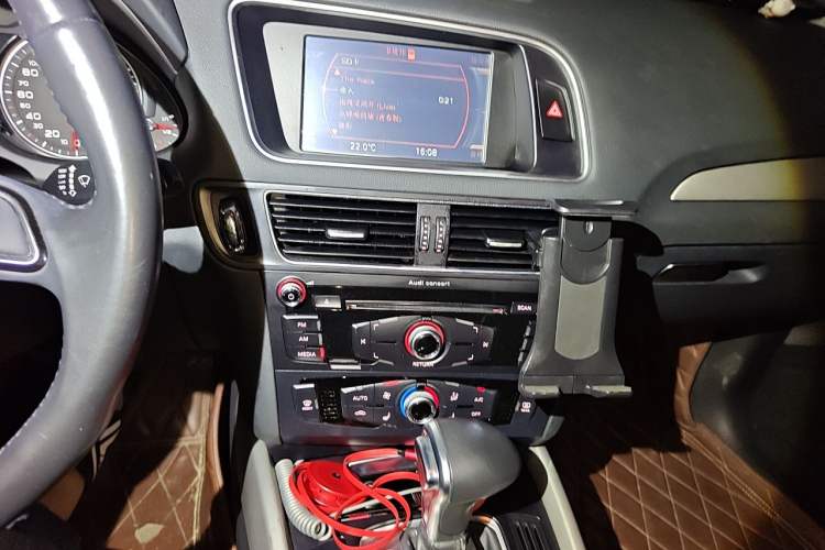 Used Audi Q5 2017 40 TFSI Ambition Edition Audio And AC Panel