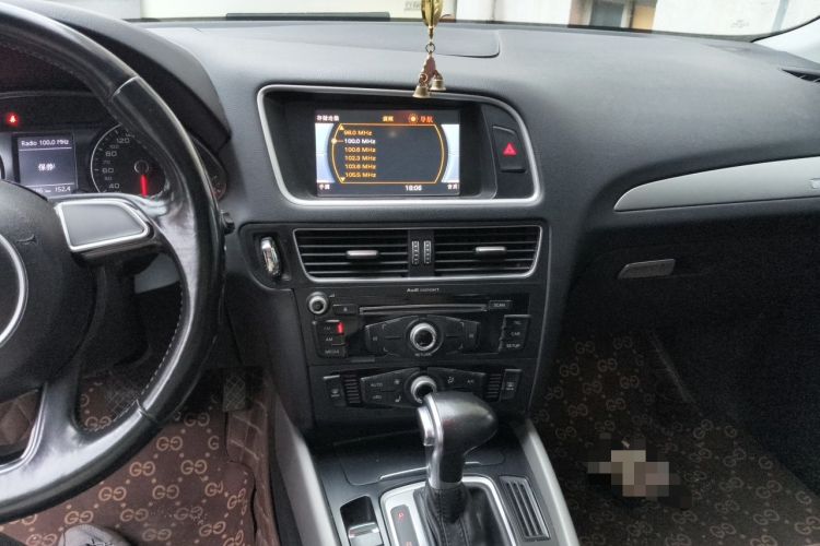 Used Audi Q5 2017 40 TFSI Ambition Edition Audio And AC Panel