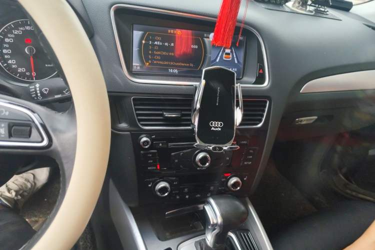 Used Audi Q5 2017 Plus 40 TFSI Technology Model Audio And AC Panel