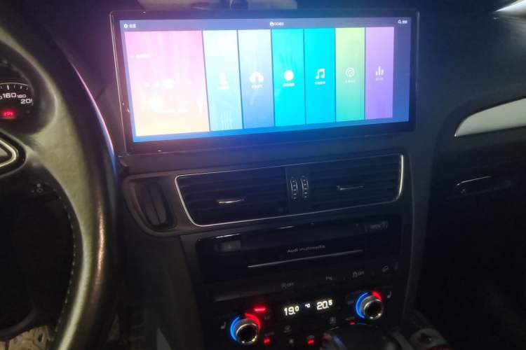 Used Audi Q5 2017 40 TFSI Dynamic Edition Audio And AC Panel