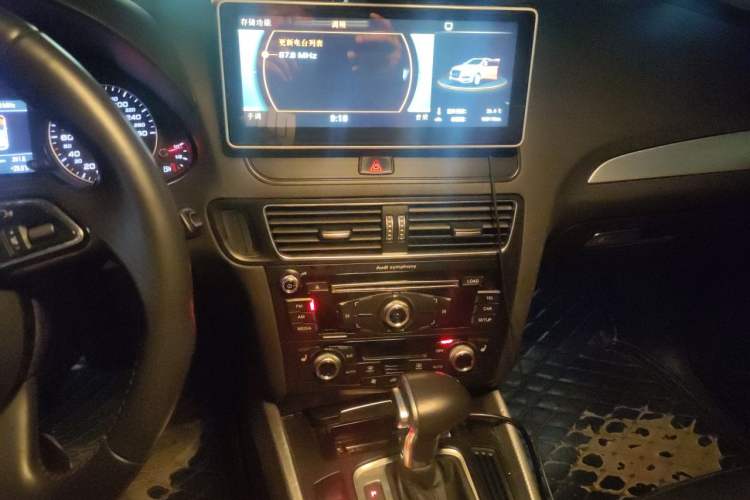 Used Audi Q5 2017 Plus 40 TFSI Technology Model Audio And AC Panel