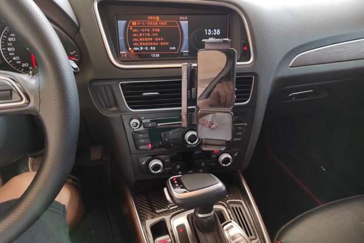 Used Audi Q5 2017 Plus 40 TFSI Technology Model Audio And AC Panel