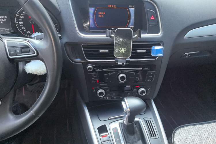 Used Audi Q5 2017 Plus 40 TFSI Technology Model Audio And AC Panel