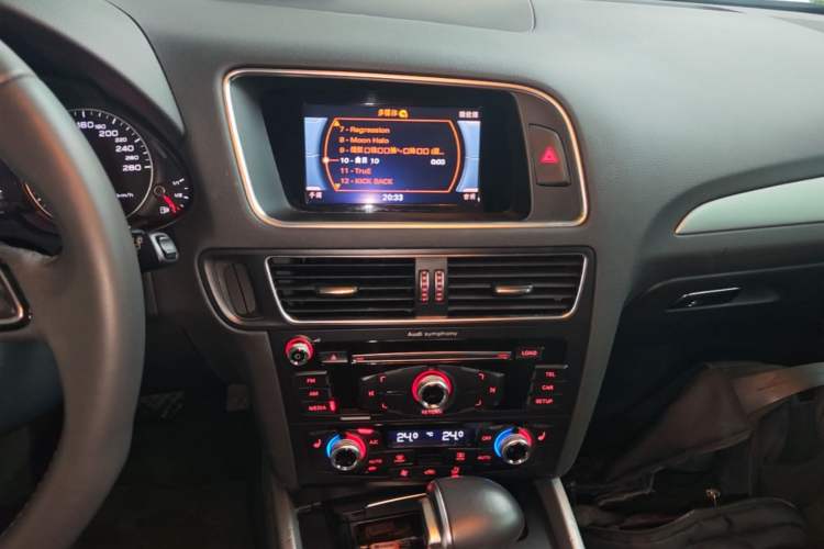 Used Audi Q5 2017 Plus 40 TFSI Technology Model Audio And AC Panel